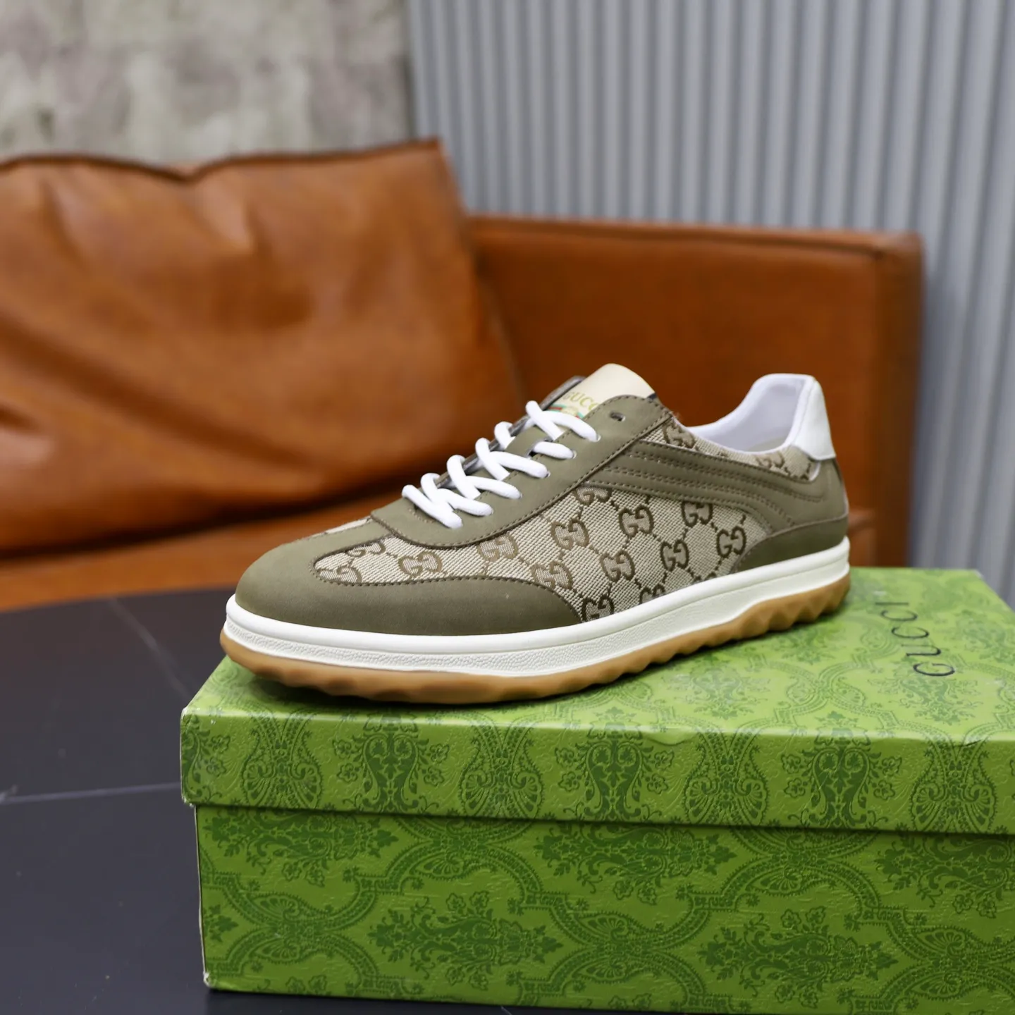 Men's shoes: 440💰🙅‍♂️🙅‍♂️🙅‍♂️ Brand: GUCCI Standard code: 38–44 (45 can be customized) Grade: Same as the official website Material: Original cowhide fabric Comfortable pigskin lining Lightweight wear-resistant outsole Style category: Men's fashionable casual shoes and boots Running sneakers Distinguished luxury brand elements Top luxury Color: actual picture color